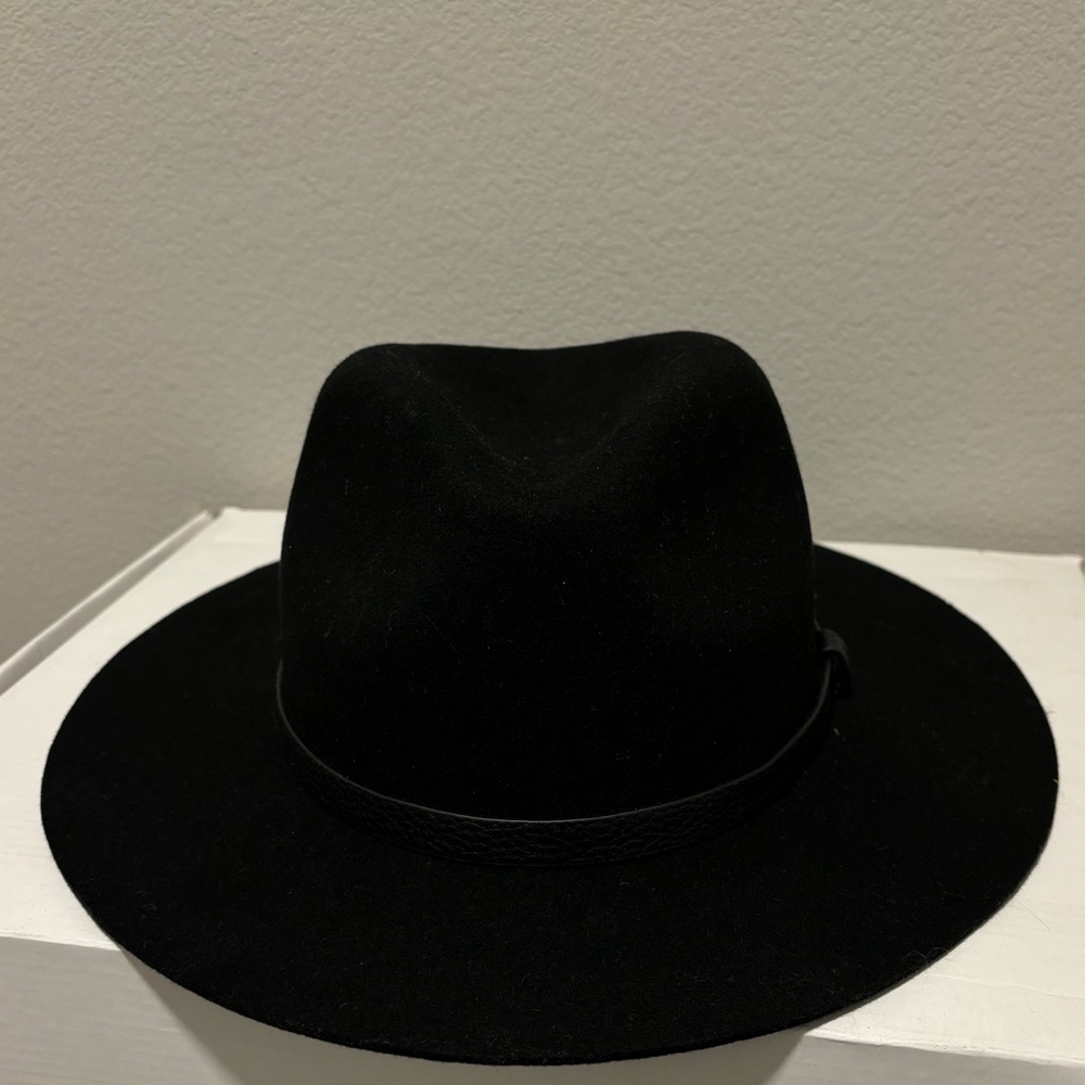 FOREVER21 Black Felt Fedora w Faux Leather Trim